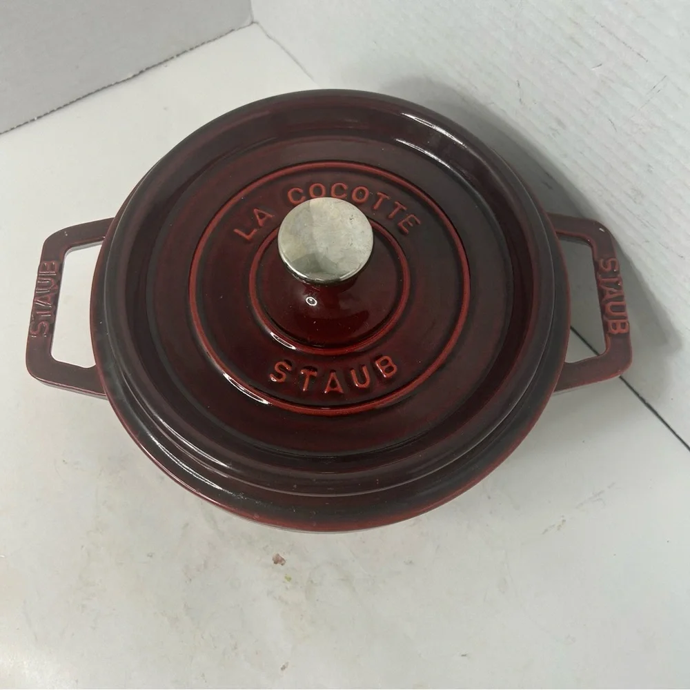 La Cocotte Staud Cast Iron Bean Bot Made in France Lid Heavy Red READ
